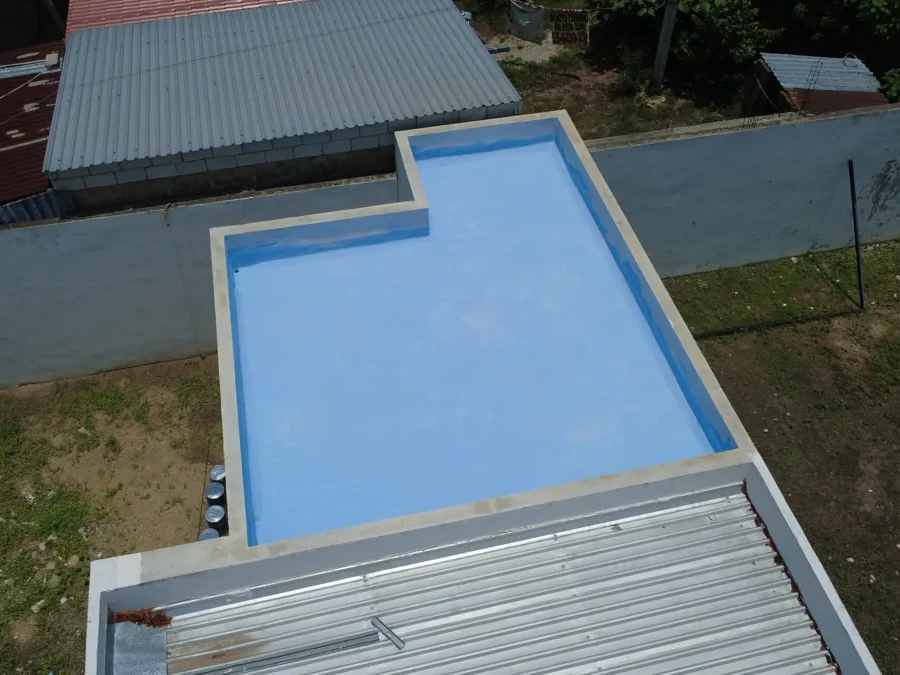 Vista aérea de una vivienda con su azotea impermeabilizada
